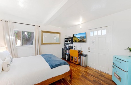 Santa Barbara House | Danya's Cottage Room | The Chosen Collection