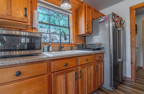 Fort Davis Cabin | Davis Mountains Hideaway-Cactus Flower Cabin