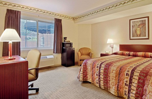 Lakewood Hotel | Days Inn by Wyndham Cleveland Lakewood