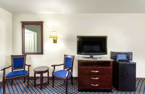 Delta Hotel | Days Inn by Wyndham Delta