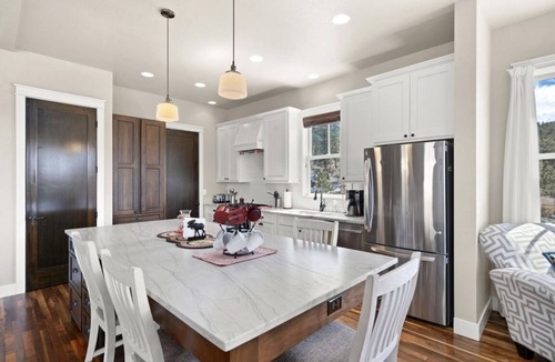 Estes Park House | December Sale! Spectacular Views of Long's Peak- 10 minutes to town-3 full bath