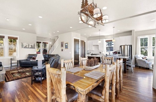 Estes Park House | December Sale! Spectacular Views of Long's Peak- 10 minutes to town-3 full bath
