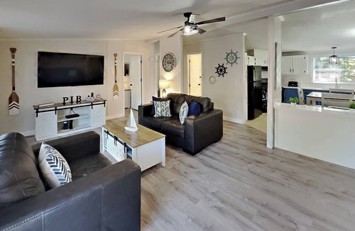 Put-in-Bay House | Deck, Grill & Good Times | 8 ppl | IC5