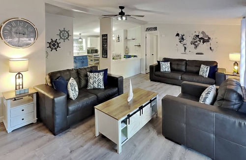Put-in-Bay House | Deck, Grill & Good Times | 8 ppl | IC5