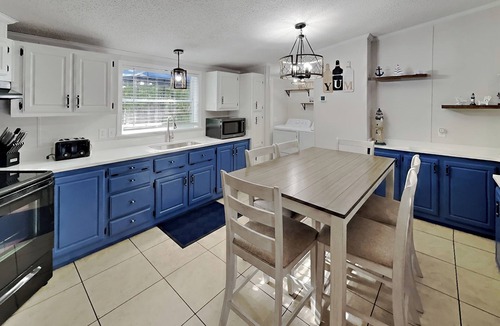 Put-in-Bay House | Deck, Grill & Good Times | 8 ppl | IC5