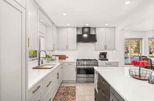 Carbondale House | Deer Run Vista | Mid-Valley, Sleeps 8, Lg Yard