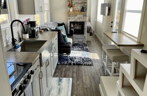 McKinleyville House | Delightful Tiny Home w/indoor Fire Place