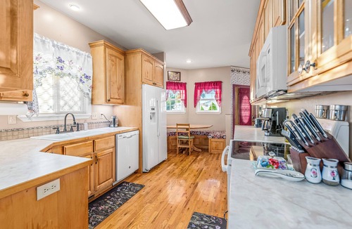 Delta House | Delta Grande Victorian - Incredible Views - Sleeps 6 - Games and fun!