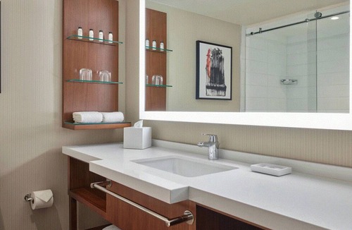 Northglenn Hotel | Delta Hotels Denver Thornton