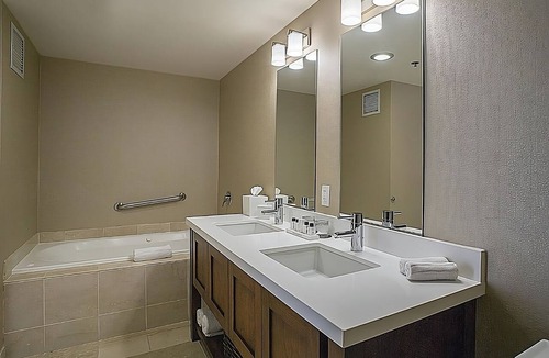 Sunnyvale West Hotel | Deluxe 1 King at The Grand Hotel, Onsite Pool, Pet-Friendly Property
