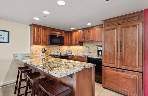 Snowmass Village Condo | Deluxe 2 Bdrm Den 3 Bath Ski-in/Ski-out Stonebridge Condos 625