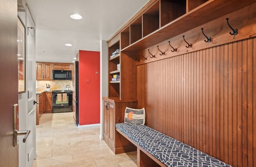 Snowmass Village Condo | Deluxe 2 Bdrm Den 3 Bath Ski-in/Ski-out Stonebridge Condos 625
