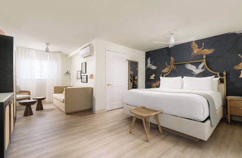 West Beach Hotel | Deluxe King Escape! Pool, Courtyard Gardens & Walk to Stearns Wharf Adventures