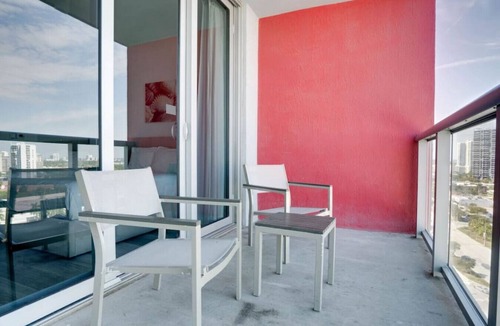 Hallandale Beach Condo | Deluxe Resort Studio w/Olympic Pool and Modern Gym