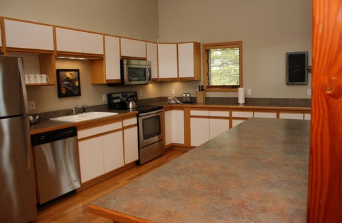 Baldy Mountain Condo | Deluxe Three Bedroom Condo. AMAZING VIEWS. On bus route. Pet friendly.