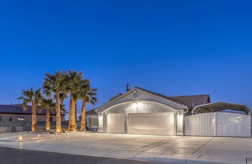 Mission Hills House | Desert Chic Vegas Vibes 18 mi to strip, 4 bdrm, Pool + Spa