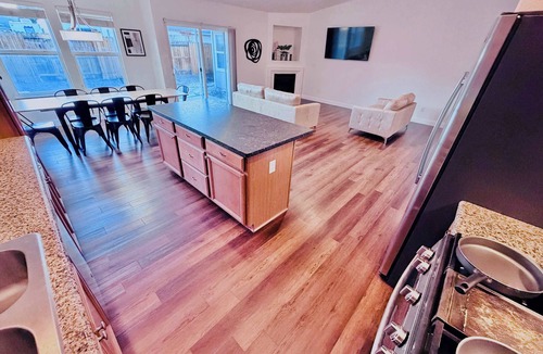 Fernley House | Desert Glow Residence✨🌵20 Min to USA Pkwy|4Bedrooms|2Baths|Sleeps13