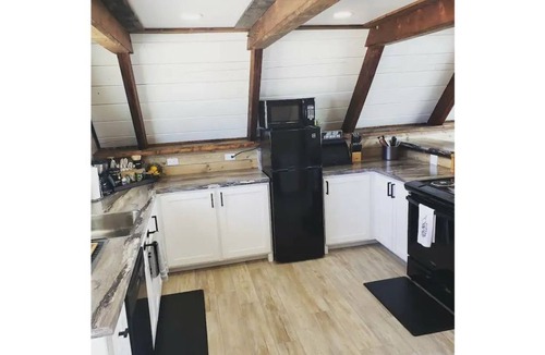 Delta Cabin | Desert Lake Cottage: Lake fun and desert adventuring
