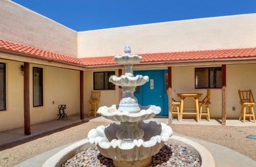 Golden Valley House | Desert Retreat in Golden Valley: Courtyard & Views
