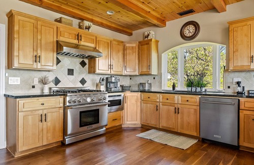 Lake Arrowhead Ski Chalet | Designer Chalet with Breathtaking views at reasonable prices!