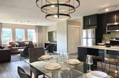 Mount Crested Butte Condo | Designer Condo #5, Epic Views, Hot Tub, 75" & 55" TVs, Sonos, Free Winter Bus