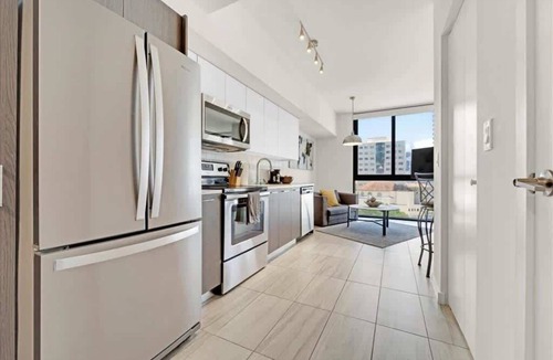 Town Square Apartment | Devereaux Flow King Studio