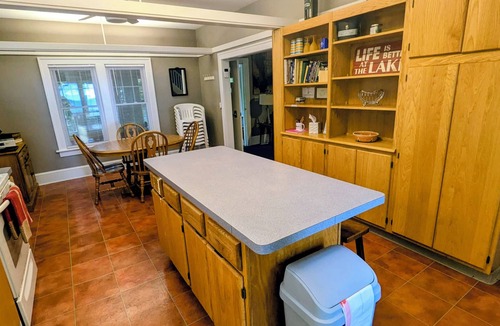 East Springfield House | DIRECT beach access from property - 5 lakefront acres
