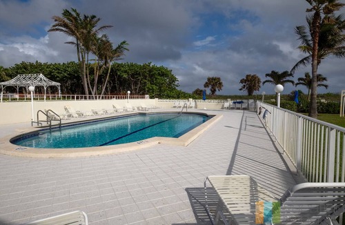 Palm Beach Shores Condo | Direct Beach Access - Poolside Coastal Condo: Sea Gem