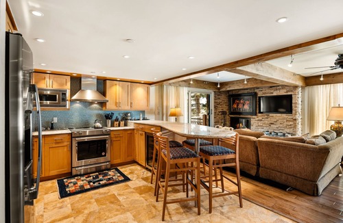 Snowmass Village Condo | Direct Ski-in/Ski-out Stonebridge Condo 2 Bedroom Den 3 Bath Deluxe Rated Unit# 600