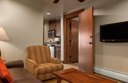 Breckenridge Cabin | Discount Grand Lodge On Peak 7 Ski Resort- 2 locked- bedrooms