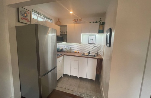 Santa Ana Heights Apartment | Discover a spotless, sun-filled studio, convenient base for business travelers.
