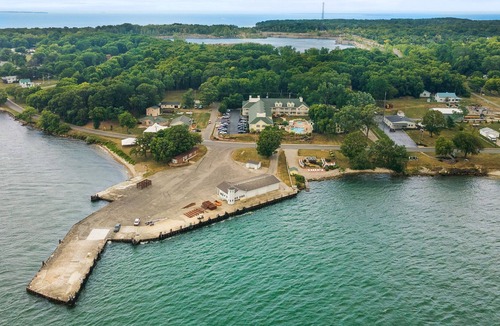 Kelleys Island House | Discover the Serene Iroquois Suites with Stunning Island Views 217