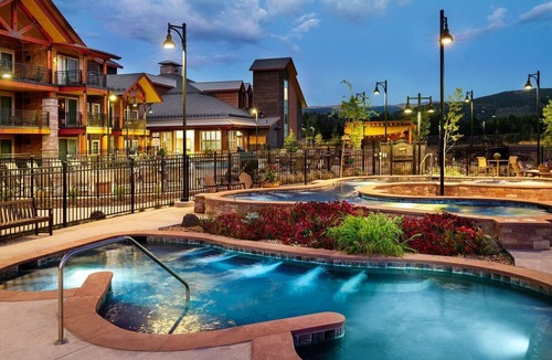 The Highlands Resort | DISTINCT FAMILY-FRIENDLY LUXURY GETAWAY NEAR BLUE RIVER