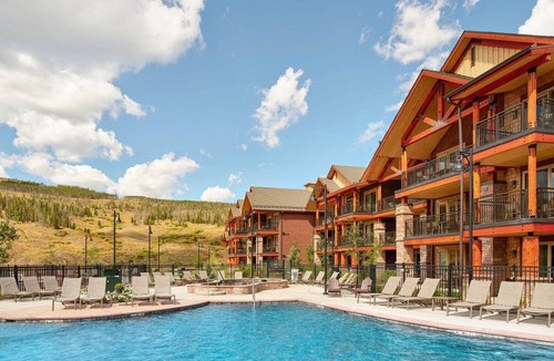 The Highlands Resort | DISTINCT FAMILY-FRIENDLY LUXURY GETAWAY NEAR BLUE RIVER