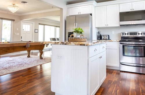 Coral Ridge Isles House | Dockside Daydreams, Cozy, Canal Front with Pool