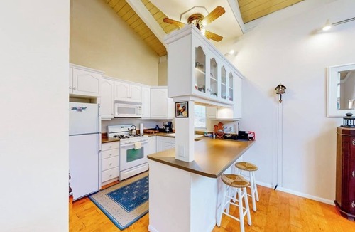Twin Peaks Cabin | Dog-friendly cabin surrounded by trees and wildlife with fireplace & deck