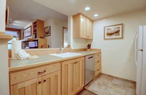 Copper Mountain Village Condo | Dog Friendly Copper Mountain Condo VS453