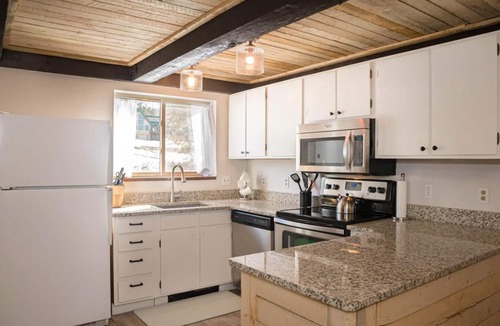 Fraser Condo | Dog-friendly condo close to Winter Park shuttle with pool, hot tub, tennis, gym
