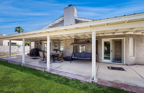 Bullhead City House | Dog-friendly home with beautiful patio, bikes and central AC and Marina access