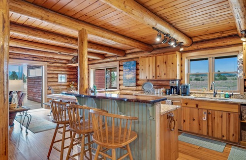 Pagosa Springs Cabin | Dog friendly log cabin with mountain views and hot tub