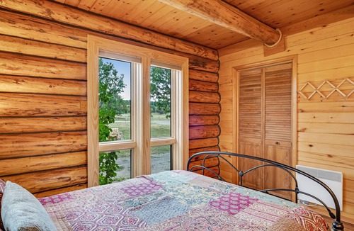 Pagosa Springs Cabin | Dog friendly log cabin with mountain views and hot tub