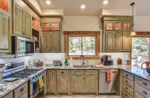 Whitepine House | Dog friendly Monarch Retreat & Cottage