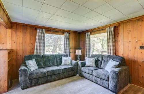 Cascade House | Dog Friendly: Cabin w/Yard & Mtn Views in Cascade