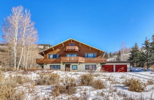 Dillon Apartment | Dog-Friendly, Walkout Basement Getaway w/Mountain Views - Close to Ski Slopes
