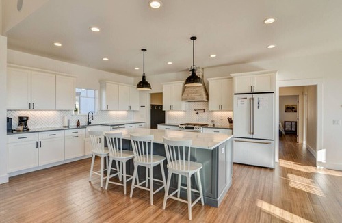 Buena Vista House | Dogs OK|AC|Hot Tub|Games & Theater|5 min to Barn