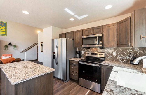 Estes Park Apartment | Dogs OK! Wildlife Views, 1 Min to Lake & Dining