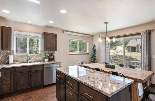 Estes Park Apartment | Dogs OK! Wildlife Views, 1 Min to Lake & Dining