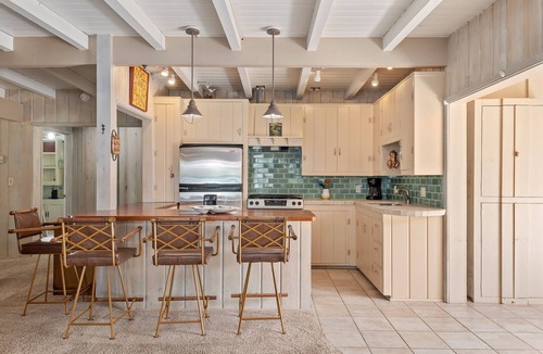 Carpinteria House | Dolphin's Cove- Just Walk Across To The Beach!