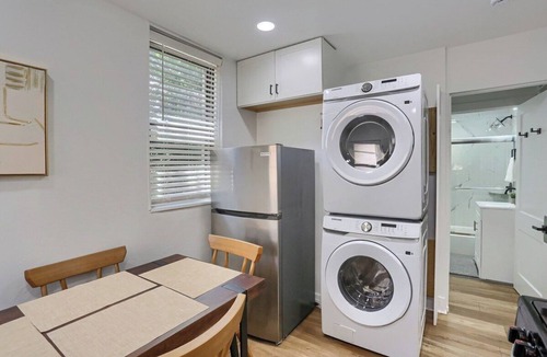 South Hills Apartment | Dormont, Potomac @1 Stylish and Modern 2BD Apartment