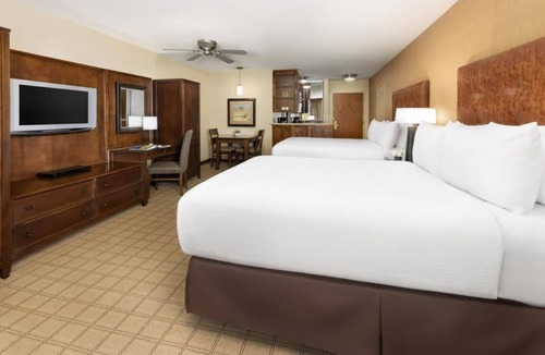 Mount Crested Butte Hotel | Double Queen Room with Pristine Valley Views, Elevation Hotel, 2 Family Rooms